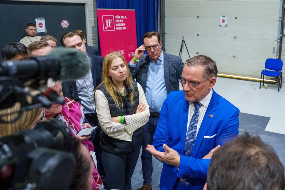 AfD- Chefin Tino Chrupalla im Gespräch mit Reportern am Rande des Gründungskongresses der neuen AfD-Jugendorganisation Generation Deutschland.Thomas Frey/dpa