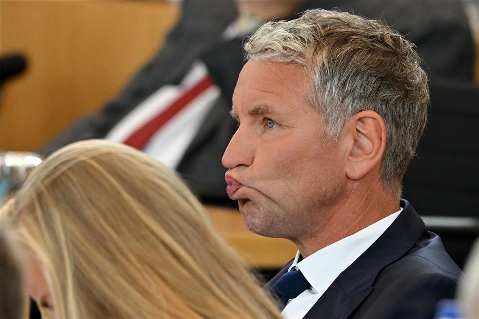 AfD-Fraktionschef Björn Höcke kündigt in der Haushaltsberatung des Landtags eine Klage an. Martin Schutt/dpa