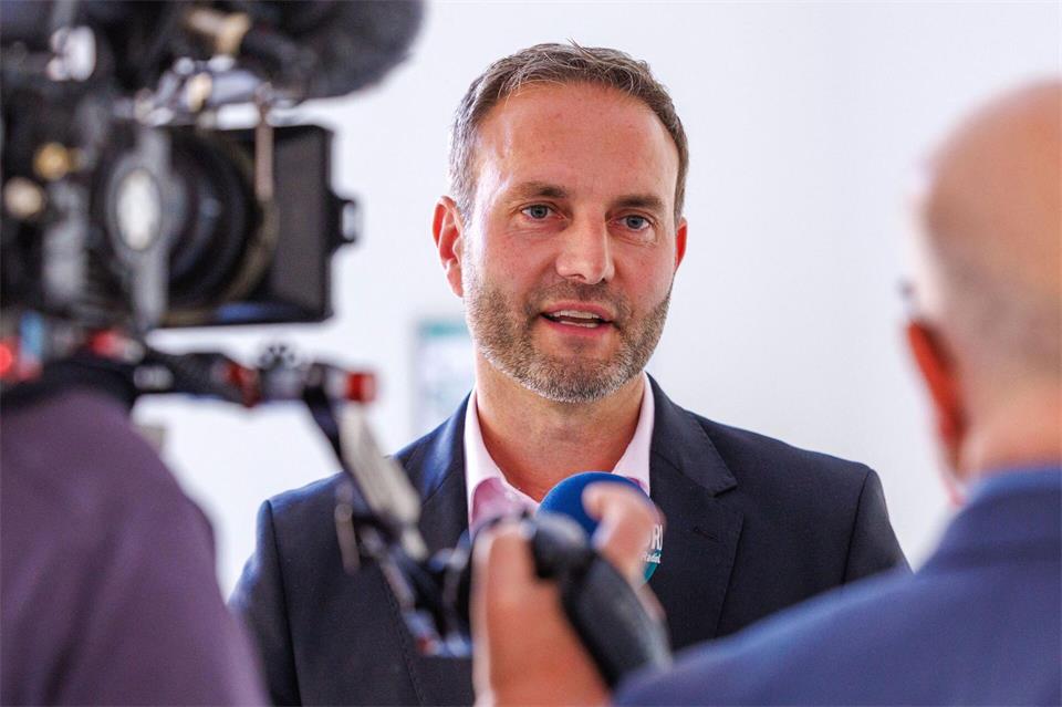 AfD-Fraktionschef Enrico Schult hat klare Forderungen an eine neue Landesregierung. (Archivbild)Jens Büttner/dpa