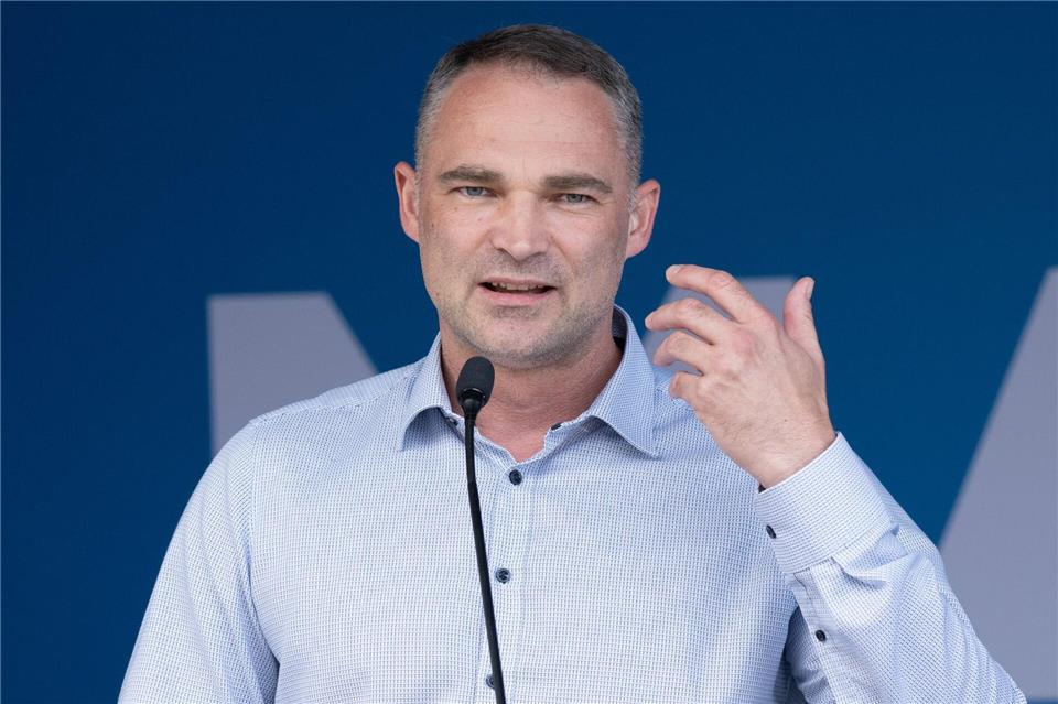 AfD-Innenpolitiker Sebastian Wippel fordert eine härtere Ahndung von Straftaten, bei denen ein Messer verwendet wird. (Archivbild)Sebastian Kahnert/dpa