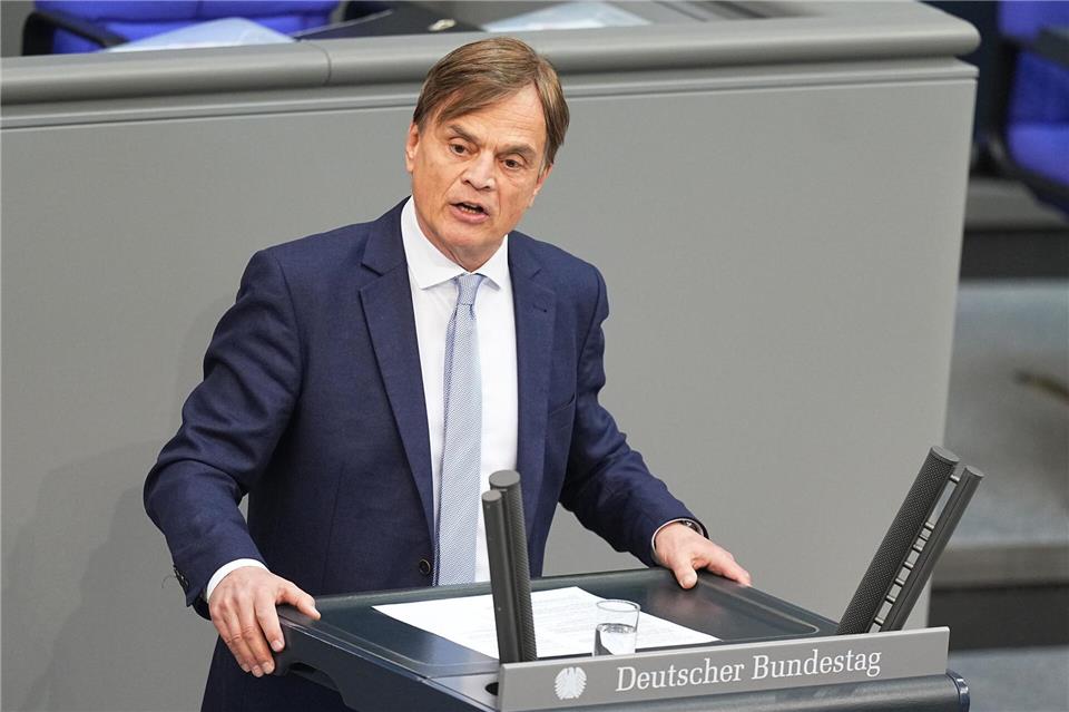 AfD-Parlamentsgeschäftsführer Baumann bestätigte die Entlassung eines Sicherheitsmitarbeiters der Fraktion.Michael Kappeler/dpa