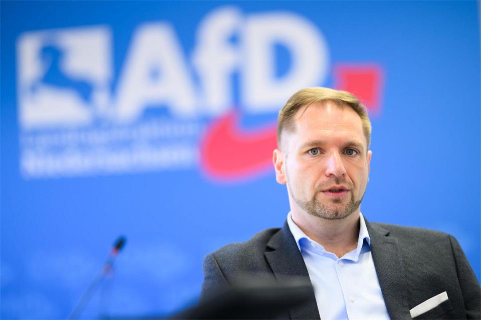 AfD-Politiker Bothe wollte Landrat im Landkreis Lüneburg werden, wurde aber nicht zur Wahl zugelassen. (Archivbild)Julian Stratenschulte/dpa