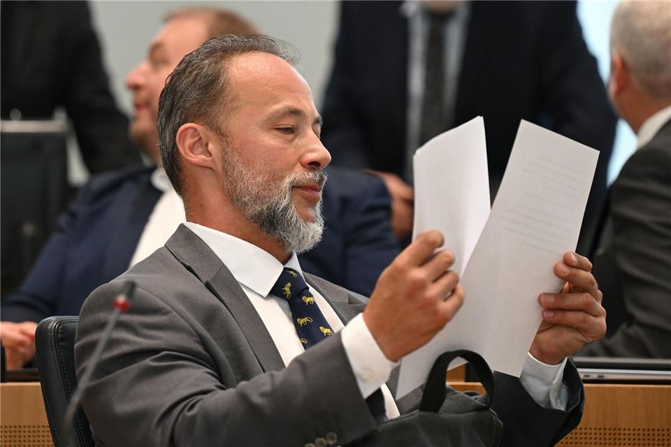 Quo vadis Rheinland-Pfalz? Viele Wähler unentschlossen AfD-Spitzenkandidat Jan Bollinger hat das Ziel ausgegeben, mit seiner Partei stärkste Kraft bei der Landtagswahl zu werden. (Archivfoto)Arne Dedert/dpa