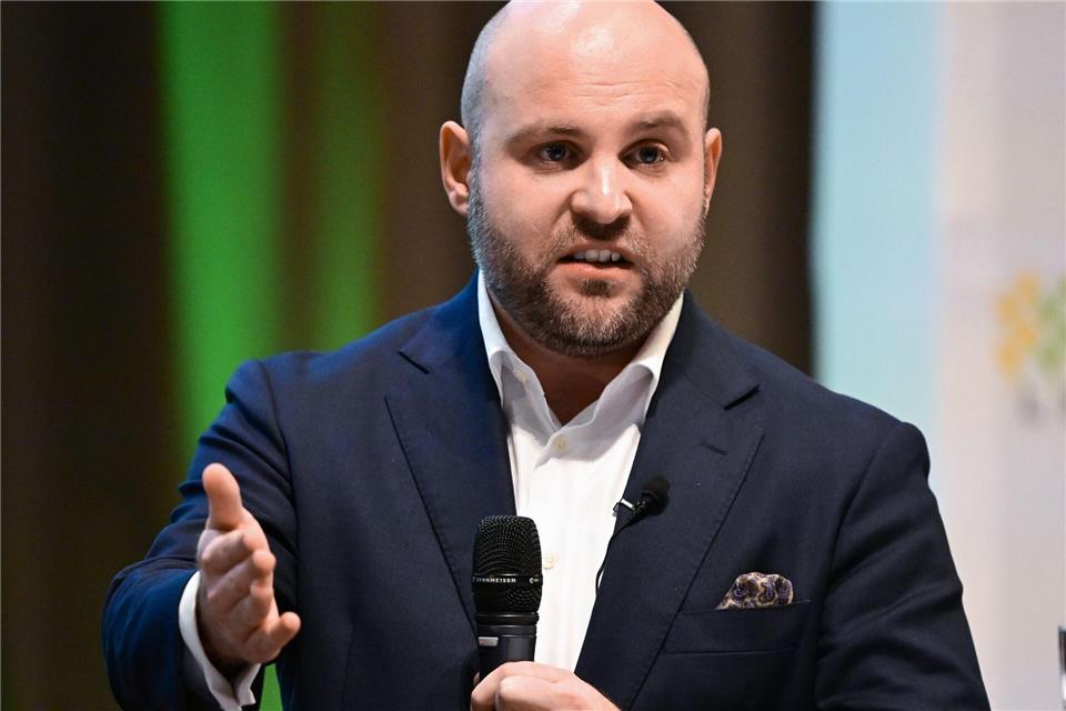 AfD-Spitzenkandidat Markus Frohnmaier hat in der Wahlarena gegen seine Konkurrenten ausgeteilt. (Archivbild)Bernd Weißbrod/dpa