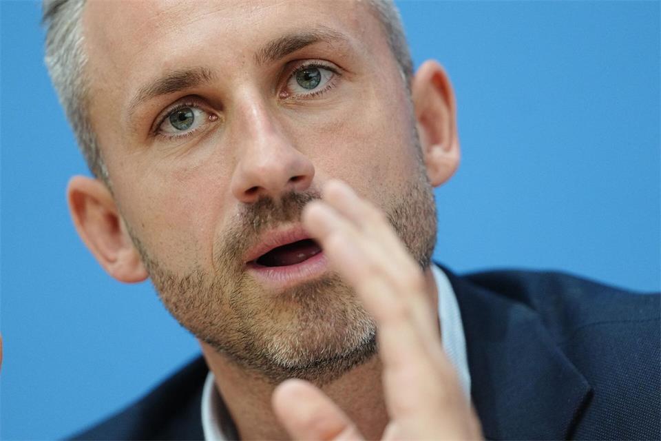 AfD-Spitzenkandidat Ulrich Siegmund will Gespräche auch mit Einzelabgeordneten führen. Kay Nietfeld/dpa