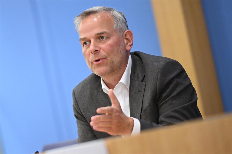 AfD-Spitzenmann Holm reklamierte den Auftrag zur Regierungsbildung für die AfD. Britta Pedersen/dpa