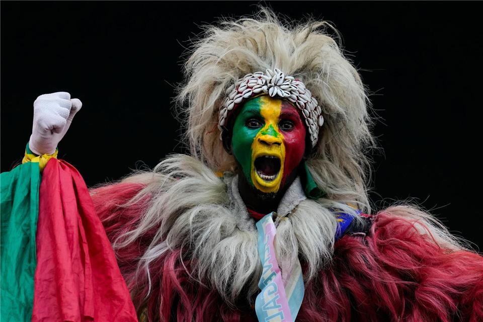 Afrika Cup: Ein Senegal-Fan reagiert bei dem Vorrundenspiel der Gruppe D gegen DR Kongo am 2. Spieltag. Themba Hadebe/AP/dpa