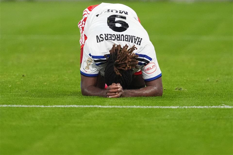 Agiert oft unglücklich: HSV-Stürmer Terem Moffi. Marcus Brandt/dpa