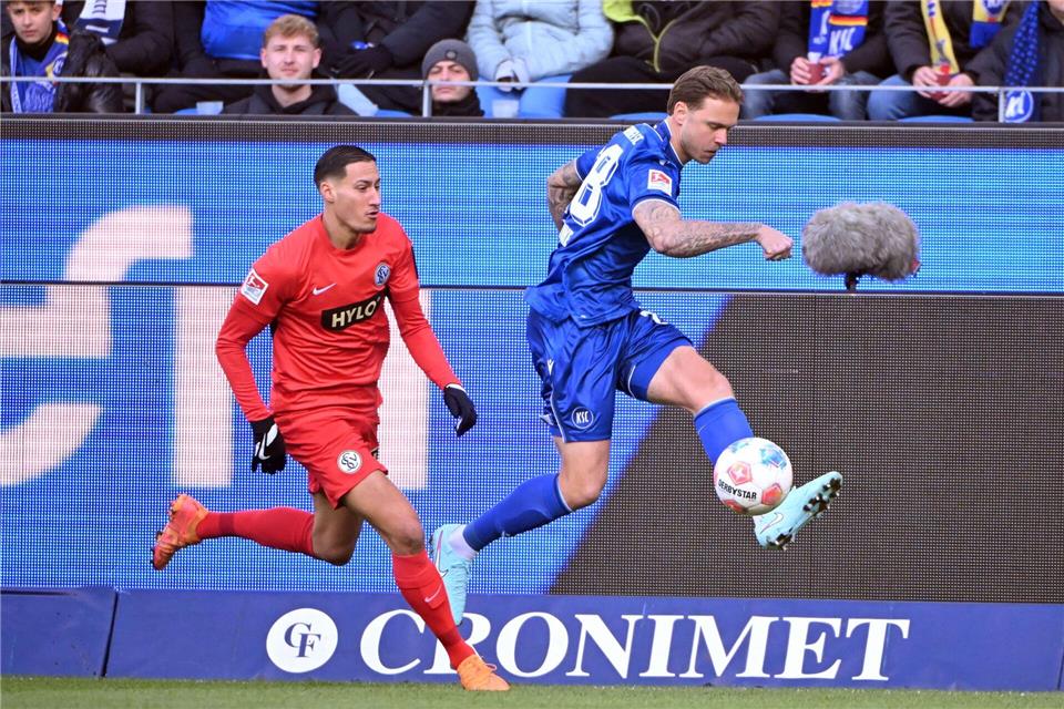 Agierte zuletzt nicht immer glücklich: KSC-Abwehrchef Marcel FrankeUli Deck/dpa