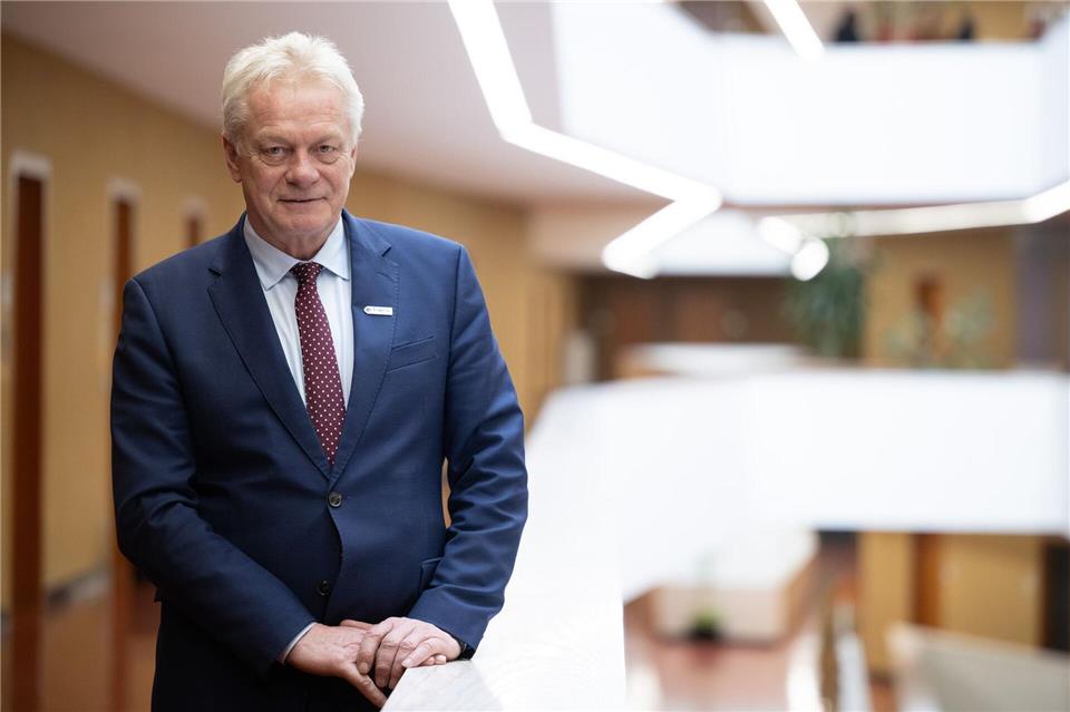 Agrarminister Alois Rainer (CSU) hält nichts von staatlichen Eingriffen in den Lebensmittelmarkt.Sebastian Gollnow/dpa