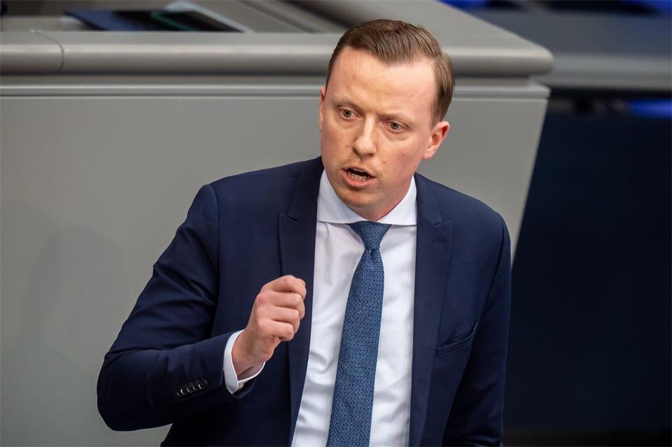 Ahmetovic ist seit 2021 für die SPD im Bundestag. (Archivbild)Michael Kappeler/dpa