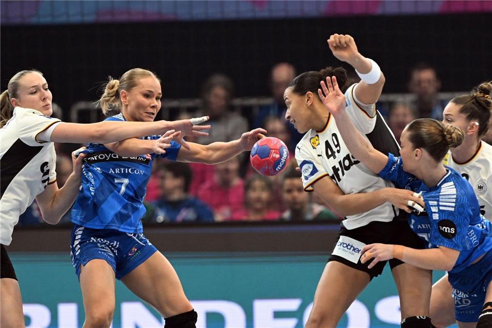 Aimée von Pereira ist die Abwehrchefin im DHB-Team. Federico Gambarini/dpa