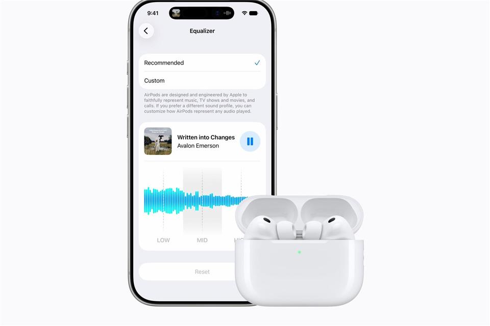 AirPods-Eigner wünschen sich das seit Jahren: Mit iOS 27 soll nun endlich eine Equalizer-Einstellung für die Kopfhörer kommen.-/Apple Inc./dpa-tmn
