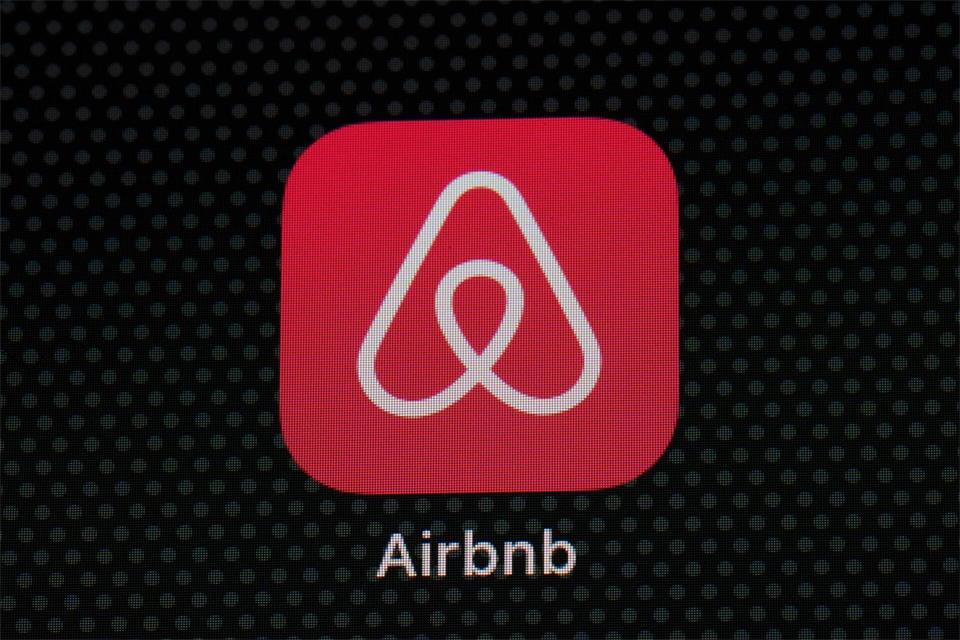 Airbnb will nicht, dass Gäste die Arbeit von Reinigungskräften machen müssen. (Archivbild)Patrick Semansky/AP/dpa