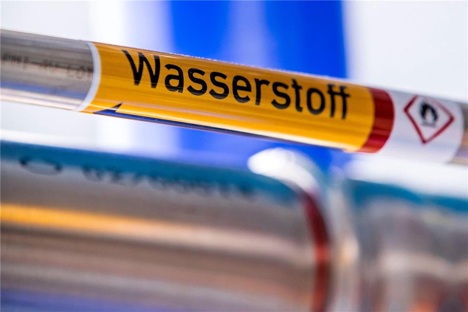 Airbus und MTU wollen einen Wasserstoffantrieb für Flugzeuge entwickeln. (Symbolbild)Jens Büttner/dpa-Zentralbild/dpa