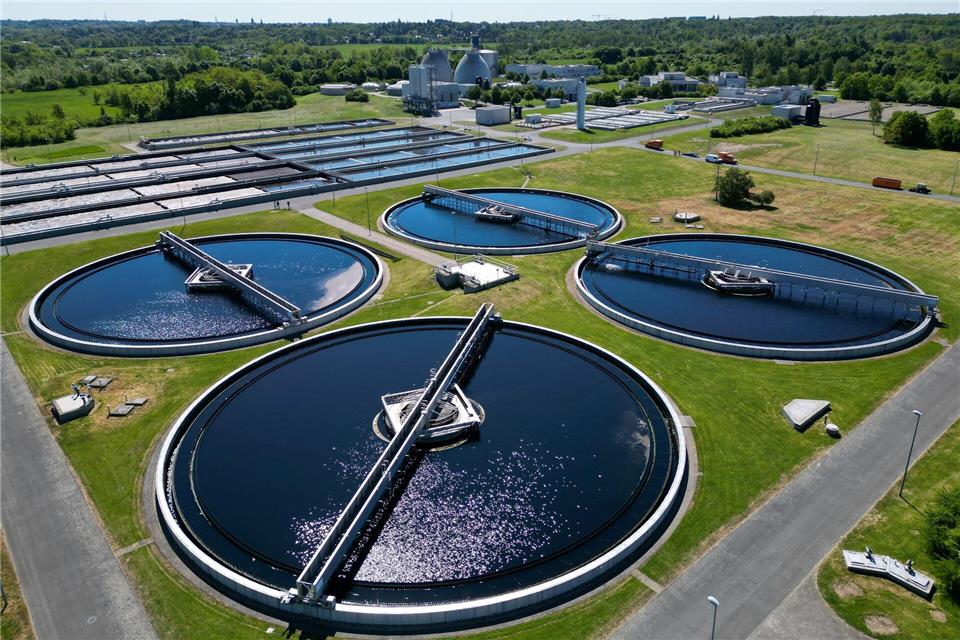 110 Millionen für sauberes Wasser in Thüringen  Aktuell sind etwa 86 Prozent der Haushalte an Kläranlagen angeschlossen. (Symbolbild)Hendrik Schmidt/dpa