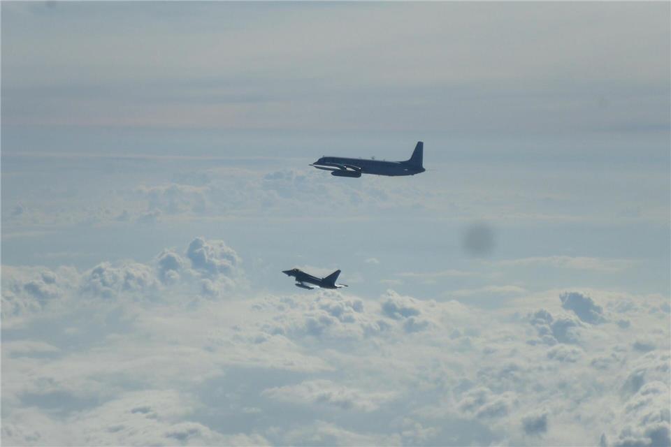 Alarmstart deutscher Eurofighter über der Ostsee. (Archivbild)-/Deutsche Luftwaffe/dpa