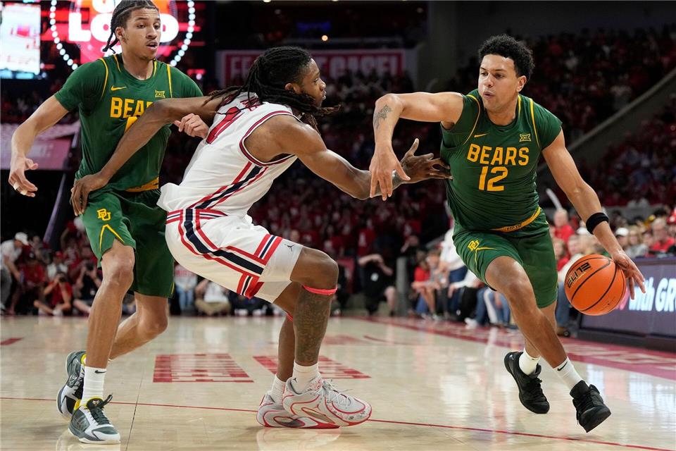 Alba-Neuzugang Michael Rataj (r.) war zuletzt in den USA für die Baylor University im Einsatz (Archivbild)Karen Warren/FR172172 AP/AP/dpa