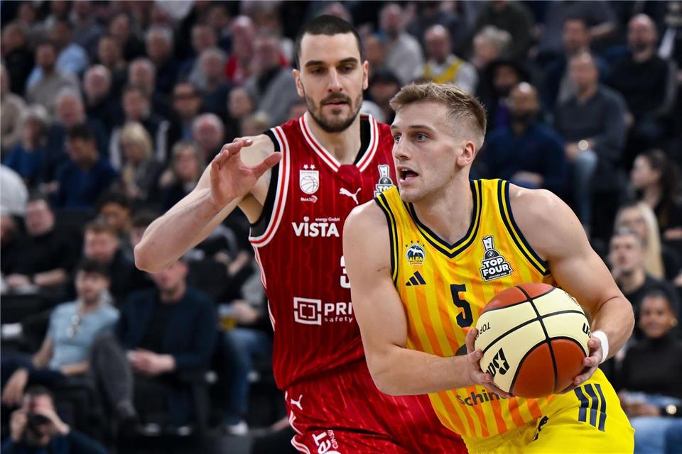 Alba und Bamberg lieferten sich ein packendes Pokal-Finale.Sven Hoppe/dpa