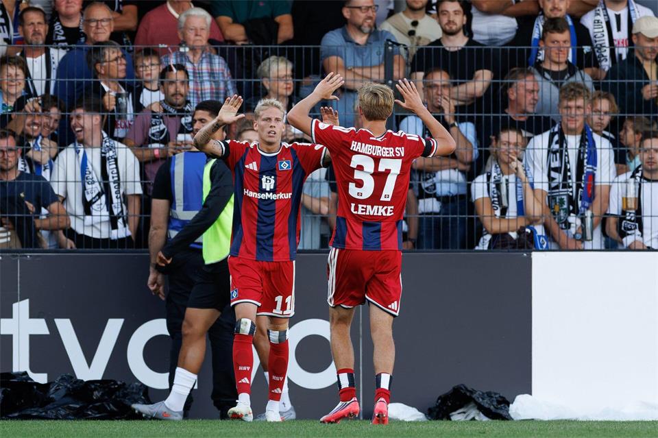 Albert Grönbaek traf doppelt für die Rothosen. Friso Gentsch/dpa