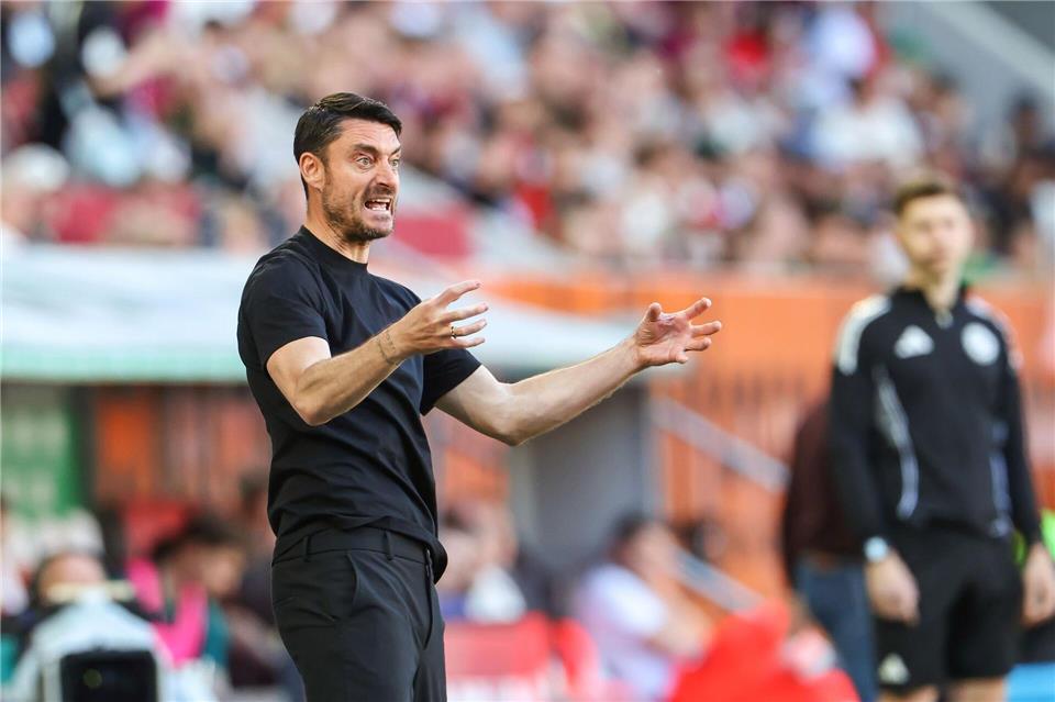 Albert Riera erwartet nun einen Heimsieg gegen den Hamburger SV.Daniel Löb/dpa