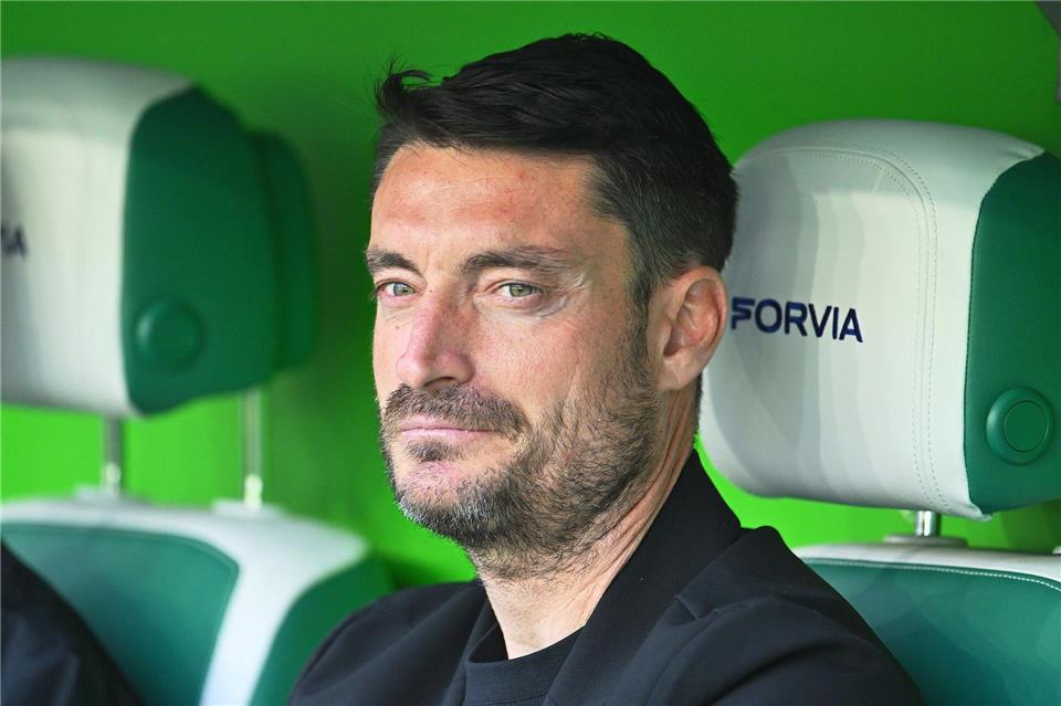 Albert Riera kann nach dem Sieg in Wolfsburg aufatmen.Swen Pförtner/dpa