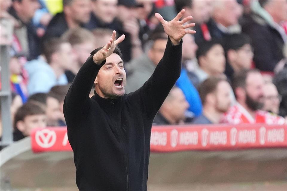 Albert Riera steht bei der Eintracht schon in der Kritik. (Archivbild)Marc Schüler/dpa