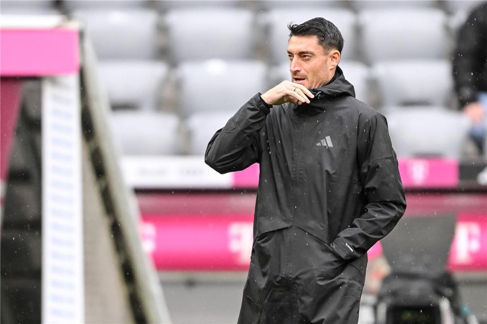 Albert Riera und die Eintracht wollen gegen Freiburg gewinnen (Archivbild).Harry Langer/dpa