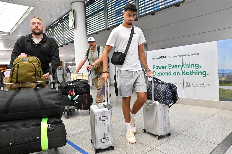 Aleksandar Pavlovic bei seiner Ankunft am Flughafen in München.Peter Kneffel/dpa