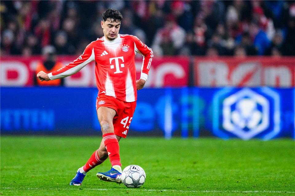 Aleksandar Pavlović trainiert wieder beim FC Bayern. (Archivbild)Tom Weller/dpa