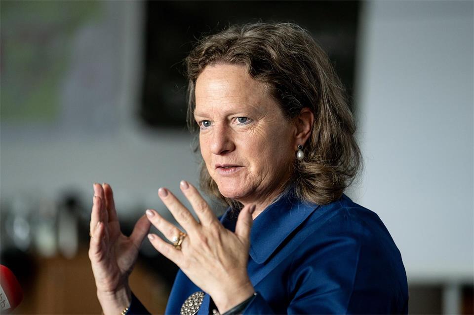 Aletta von Massenbach über den Ryanair-Rückzug: „Das ist ein heftiger Schlag.“ (Archivbild)Fabian Sommer/dpa