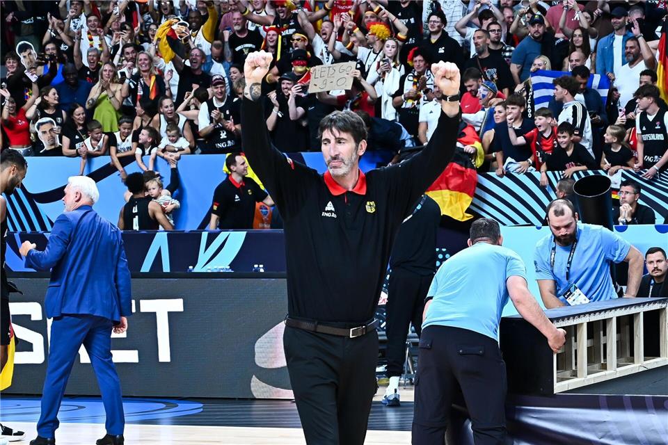 Alex Mumbru nach dem EM-Finale.Stefanos Kyriazis/ZUMA Press Wire/dpa