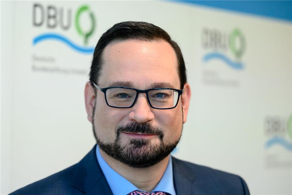 Alexander Bonde, Generalsekretär der Deutschen Bundesstiftung Umwelt (DBU), weist auf die wirtschaftlichen Chancen grüner Umwelttechnologie hin. (Archivbild)Hendrik Schmidt/dpa