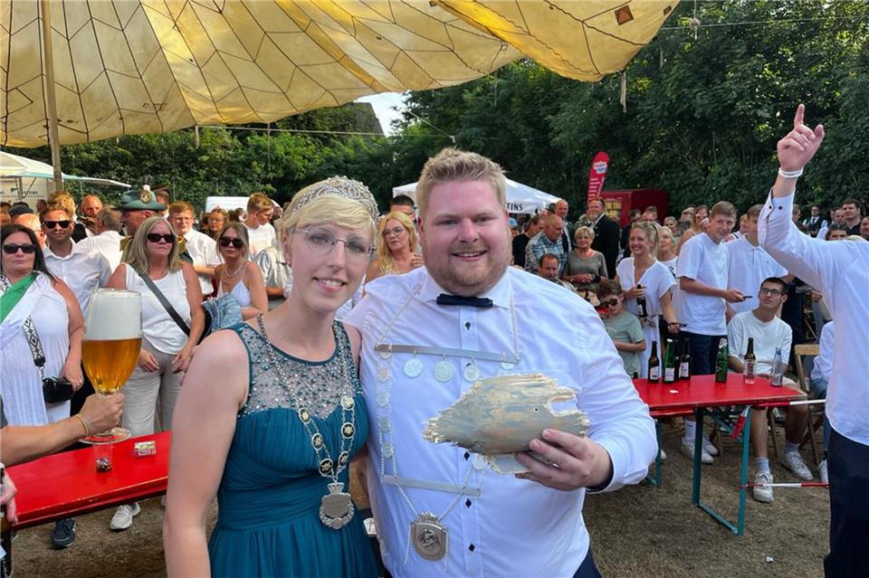 Alexander Brokamp und Julia Wedding sind derzeit noch Borkens Kaiserpaar. Anfang Juli werden ihre Nachfolger ermittelt.