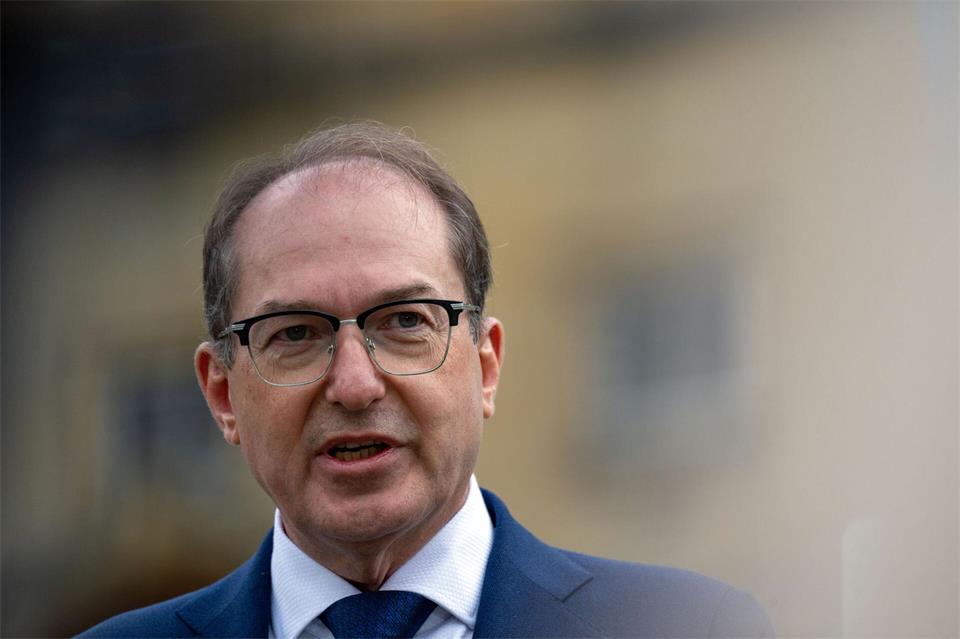 Alexander Dobrindt fordert die Umsetzung der vereinbarten Reformen.Pia Bayer/dpa