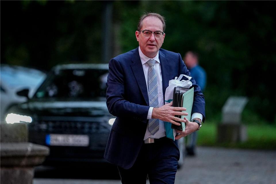 Alexander Dobrindt setzt auf eine Verschärfung der Asylpolitik. (Archivbild)Kay Nietfeld/dpa