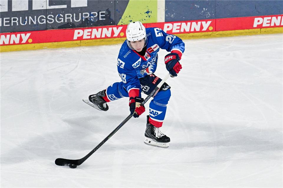 Alexander Ehl und die Adler Mannheim starten in die PlayoffsUwe Anspach/dpa