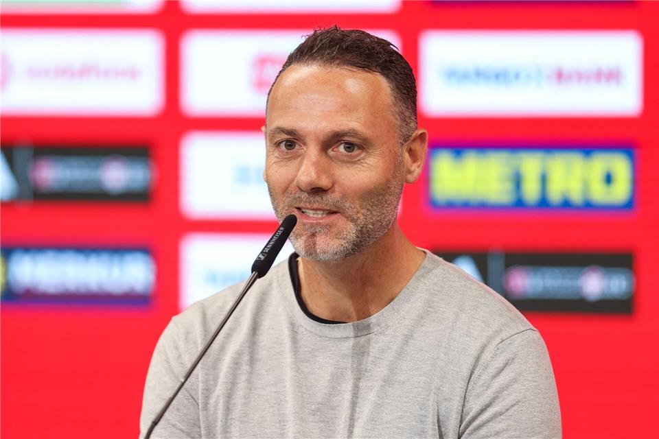 Alexander Ende freut sich auf sein erstes Spiel als Fortuna-Coach. (Archivbild)Christoph Reichwein/dpa