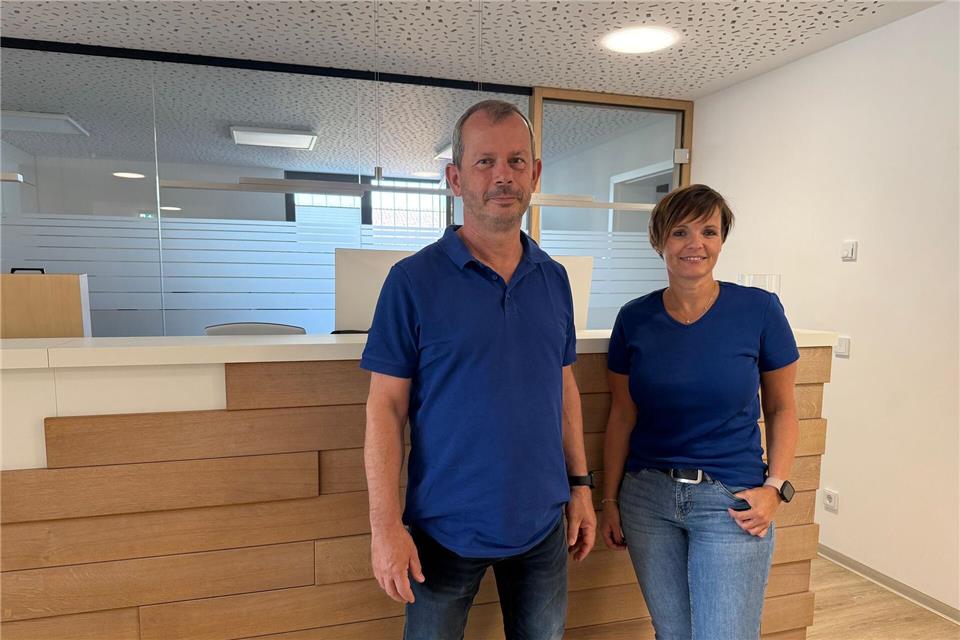 Alexander Gindi und Katharina Fuhrmann arbeiten in einer Praxis in Hachenburg. (Archivbild)Mona Wenisch/dpa