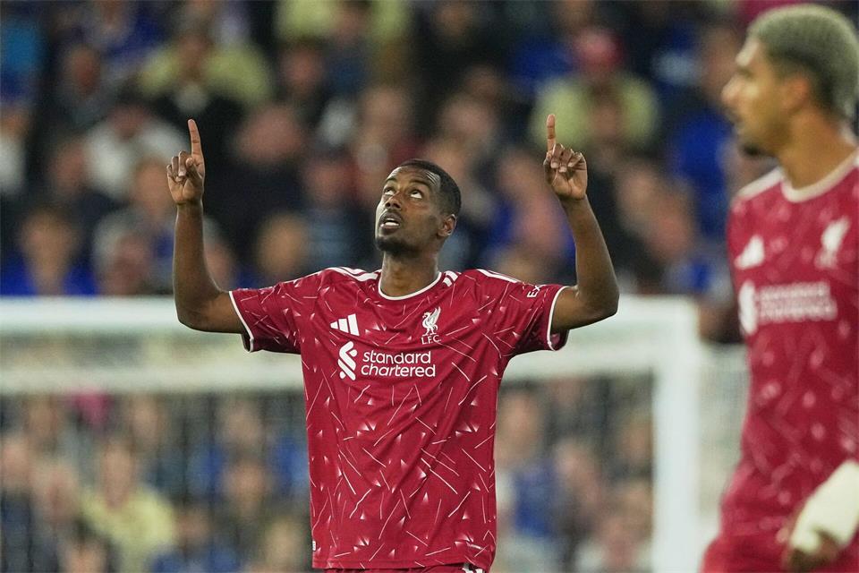 Alexander Isak von Liverpool feiert nach dem zweiten Tor für seine Mannschaft.Dave Shopland/AP/dpa