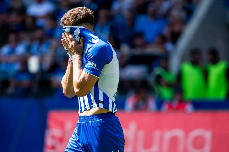 Alexander Nollenberger gelang gegen Braunschweig wenig - wie seinen TeamkollegenJulius Frick/dpa