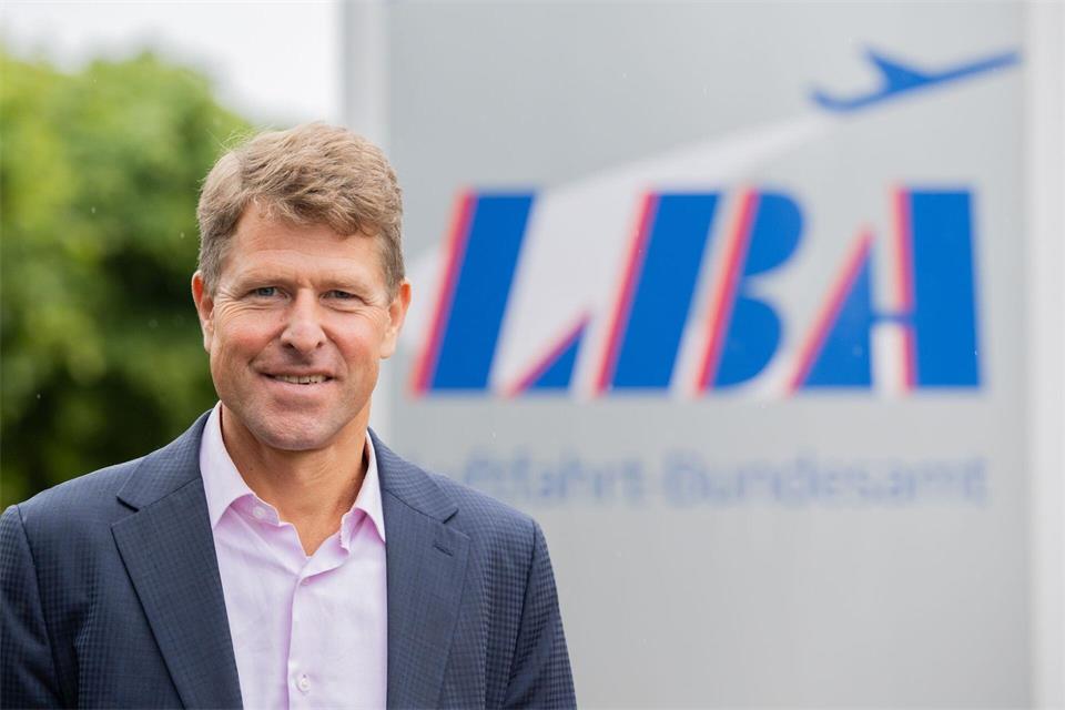 Alexander Schott ist neuer Präsident des Luftfahrt-Bundesamtes (LBA) in Braunschweig.  Julian Stratenschulte/dpa