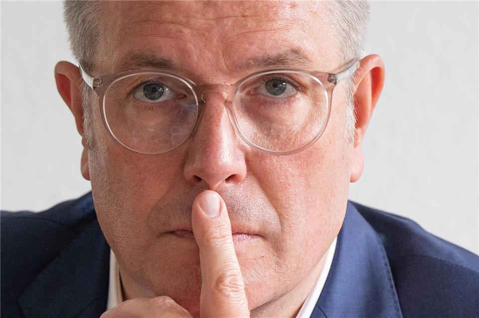 Alexander Schweitzer wurde als junger Mann auch ausgemustert, hat sich damals aber auch intensiv mit dem Verweigern befasst. (Archivbild) Boris Roessler/dpa