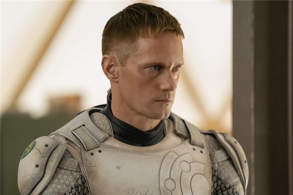 Alexander Skarsgard als Murderbot.Steve Wilkie/Apple TV/dpa