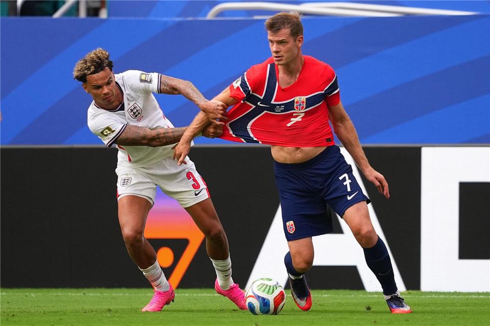 Alexander Sörloth (r.) und Norwegen scheiterten im WM-Viertelfinale.Julio Cortez/AP/dpa