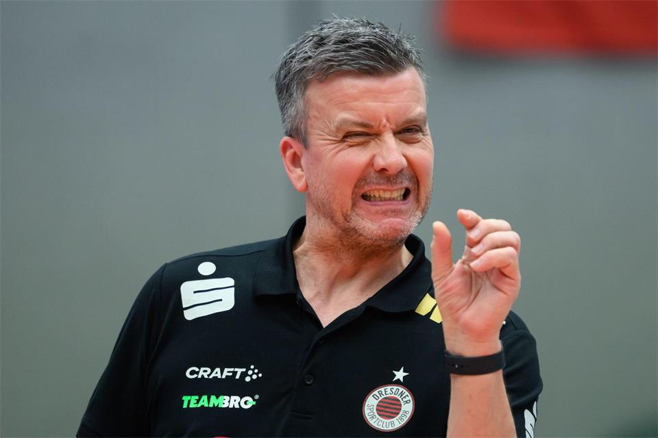 Alexander Waibl sieht eine Niederlage seines Teams. (Archivbild)Robert Michael/dpa