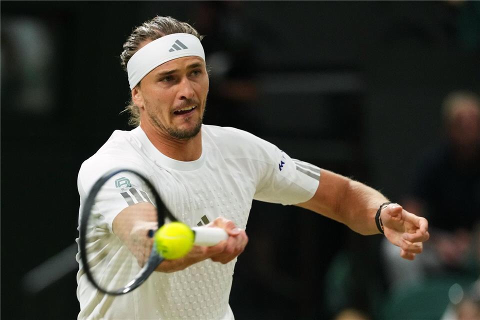 Alexander Zverev entschied die ersten beiden Sätze gegen Lehecka für sich.Kirsty Wigglesworth/AP/dpa
