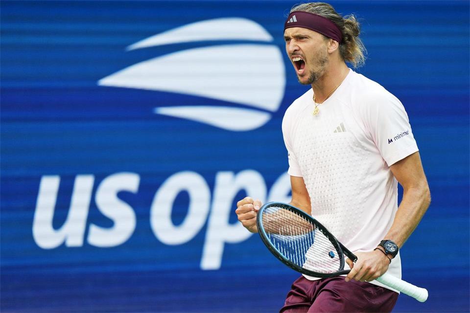 Alexander Zverev feiert seinen Finaleinzug.Kirsty Wigglesworth/AP/dpa