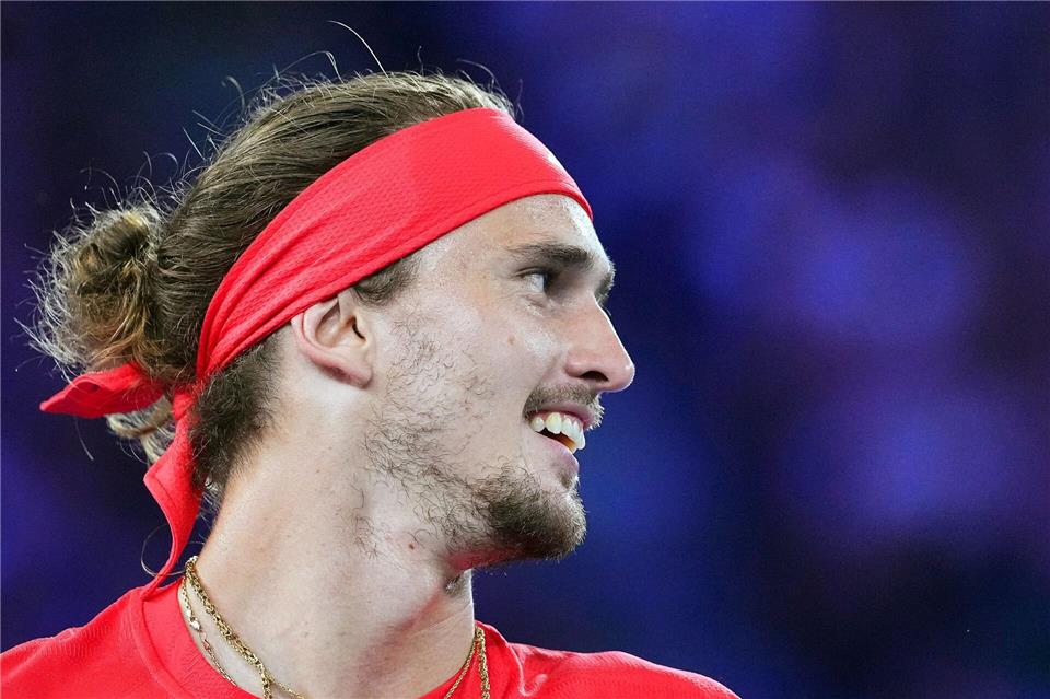 Alexander Zverev geht mit guter Laune in die Australian Open.Vincent Thian/AP/dpa