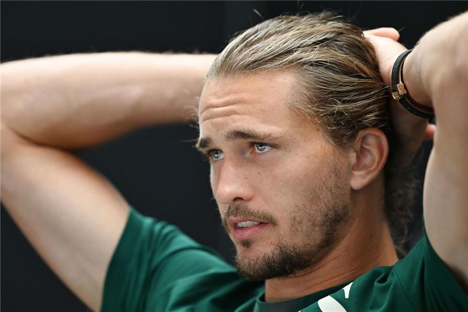 Alexander Zverev geht nach seinem French-Open-Sieg die Titeljagd in Wimbledon an.(Archivbild)Marijan Murat/dpa